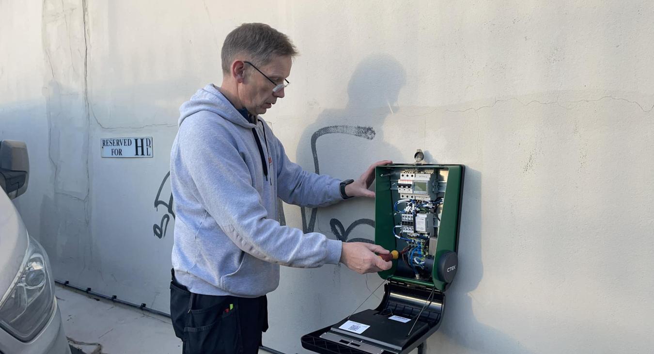 Electric Vehicle Charging Point Installation With Government Grant